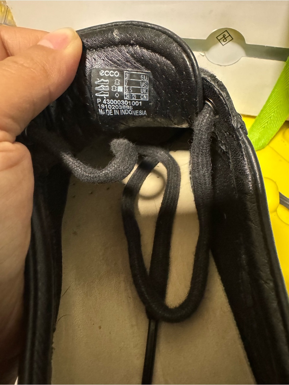 Ecco Black Leather Lace-Up Low Sneakers with Cream Insole - Picture 8 of 8